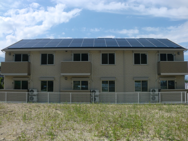 【南巨摩郡富士川町駅前通のアパートの建物外観】