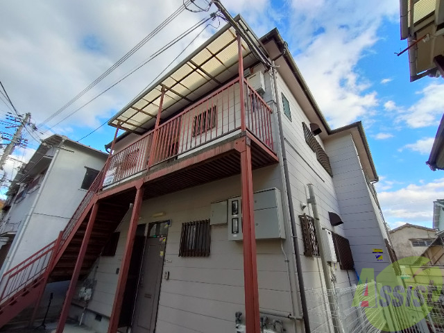 神戸市兵庫区山王町のアパートの建物外観