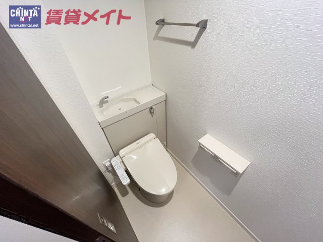 【津市高茶屋小森町のアパートのトイレ】