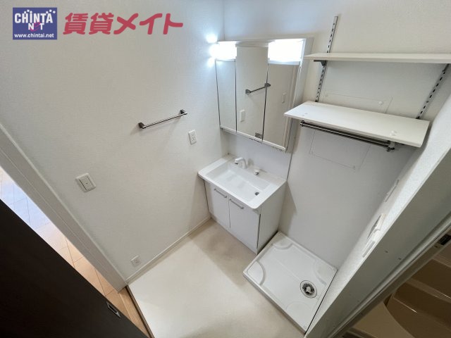 【津市高茶屋小森町のアパートの洗面設備】