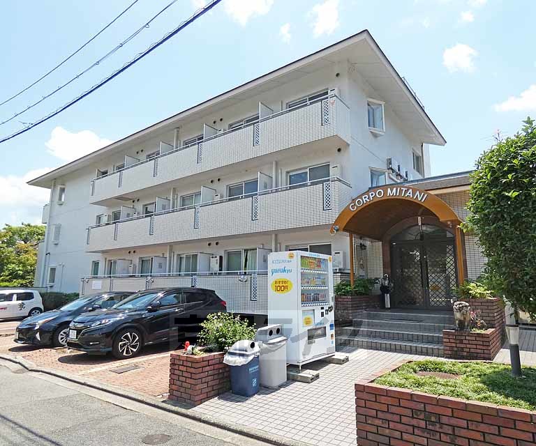 京都市北区小松原北町のマンションの建物外観