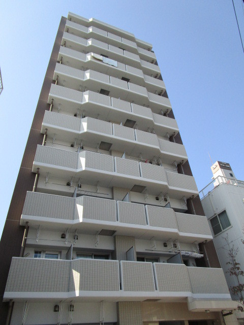 平塚市錦町のマンションの建物外観