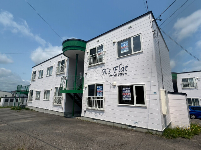 Ｒ‘ｓ　Ｆｌａｔ　（前）の建物外観