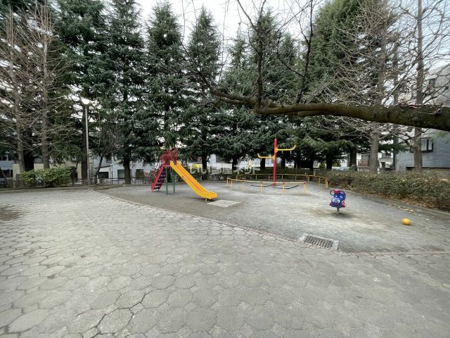 【GRANPASEO北新宿の公園】