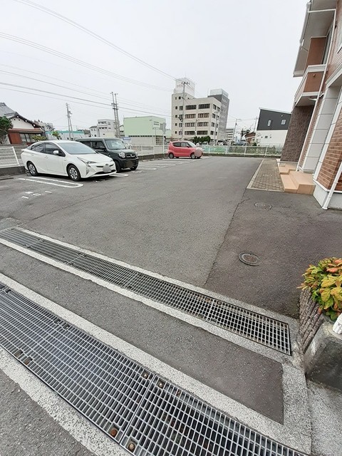 【新居浜市徳常町のアパートの駐車場】