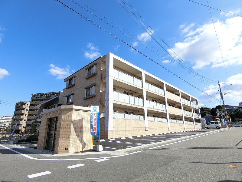 【エスペラージュ香椎駅前の建物外観】