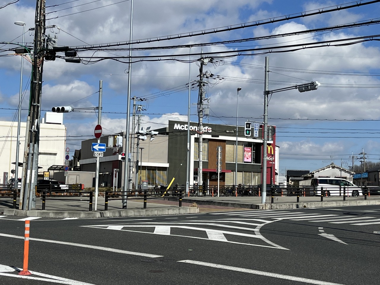 【枚方市渚西のマンションの飲食店】