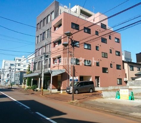 長岡市台町のマンションの建物外観