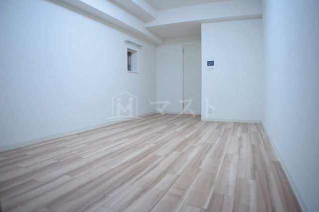 居室・リビング　中部屋は小窓無し