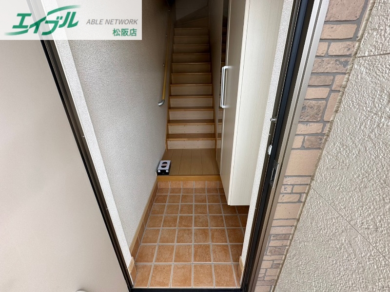 玄関　同型部屋写真です。