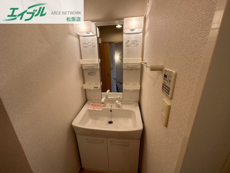 洗面設備　同型部屋写真です。