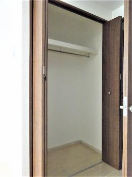 ウェルスクエア茨木春日　収納　クローゼット