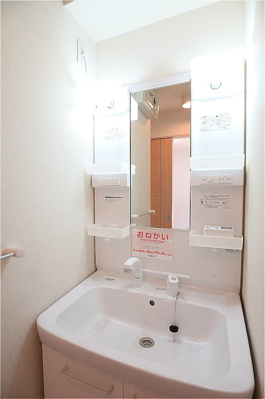 洗面設備　女性に嬉しい独立洗面台。