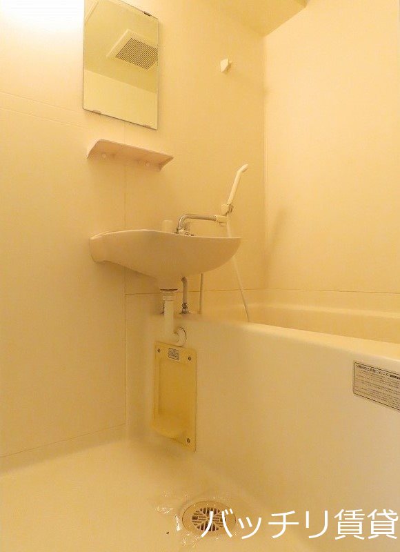バス・シャワールーム　別号室イメージの為、、現状を優先致します。