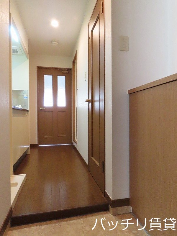 玄関　別号室イメージの為、、現状を優先致します。