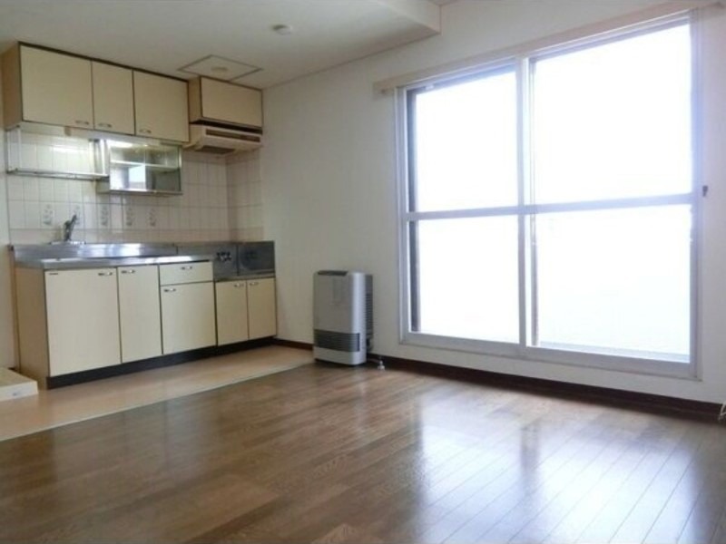 居室・リビング　内装中につき別号室の画像です。