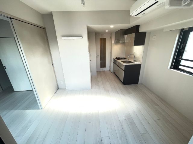 居室・リビング　別号室の参考写真