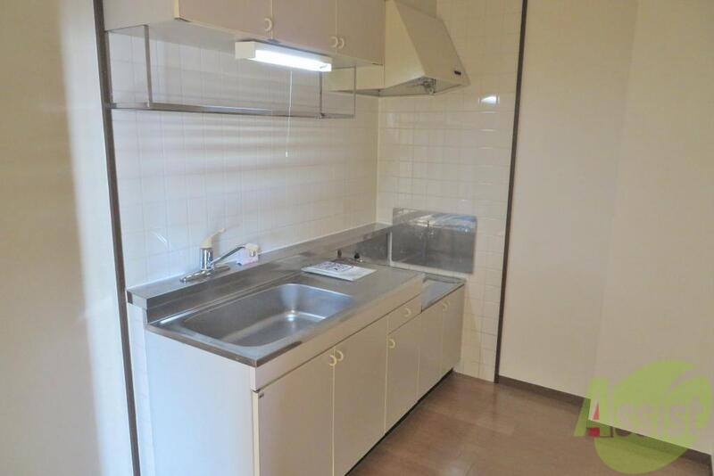 キッチン　ガスキッチンです。コンロはお好きな物を置いてくださいませ