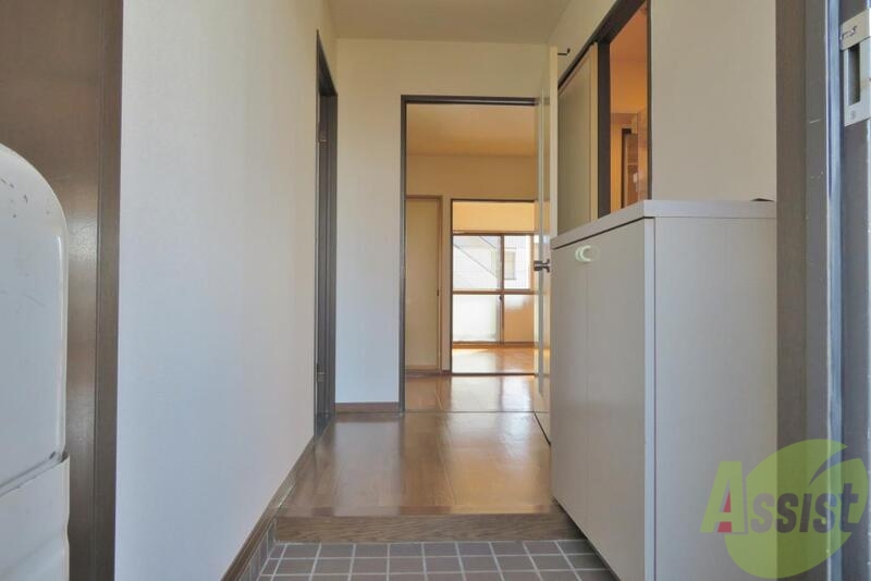 玄関　シューズＢＯＸも有るので玄関まわりもスッキリしております