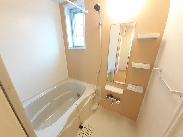 バス・シャワールーム　落ち着いた空間のお風呂です