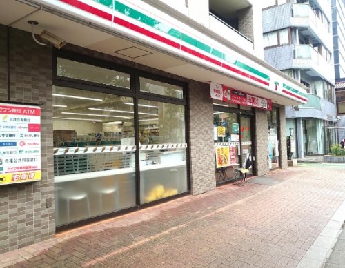 コンビニ　セブンイレブン 中野中央5丁目店（コンビニ）まで527m