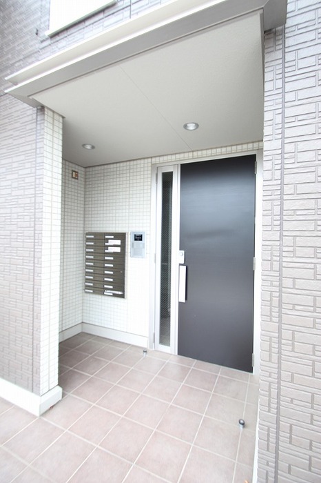 エントランス　エントランスオートロック、メールボックス