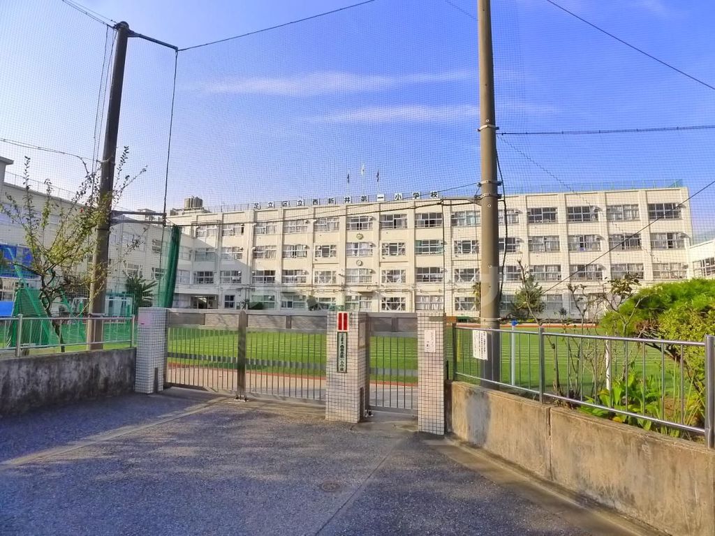 小学校　足立区立西新井第一小学校（小学校）まで440m