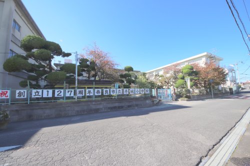 小学校　奈良市立平城小学校（小学校）まで927m