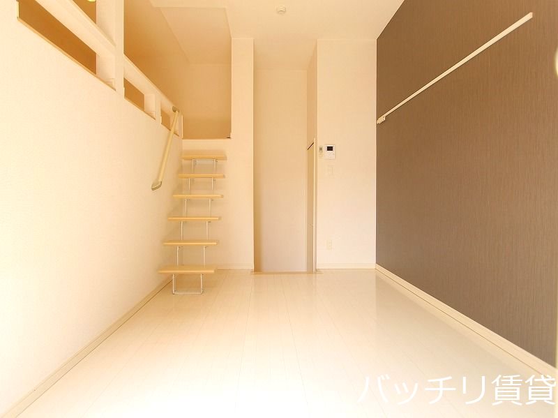 居室・リビング　別号室タイプの為、現状を優先致します。