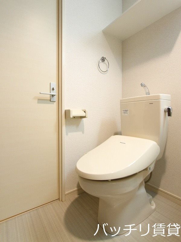 トイレ　別号室タイプの為、現状を優先致します。