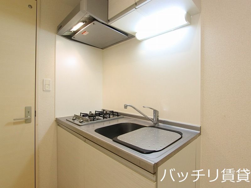 キッチン　別号室タイプの為、現状を優先致します。