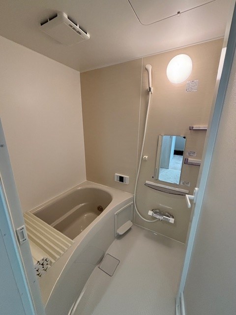 バス・シャワールーム　※別部屋参考画像