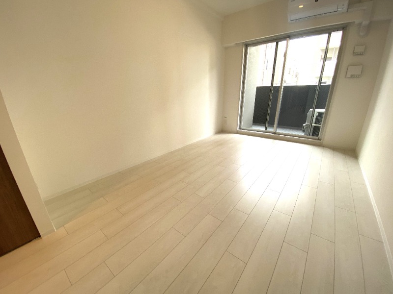 居室・リビング　白を基調にした明るいお部屋です。