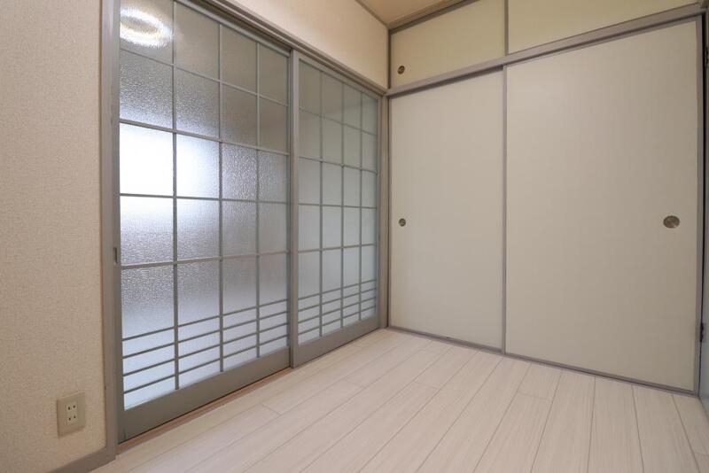 居室・リビング　風通しの良いお部屋、収納もしっかりあります。