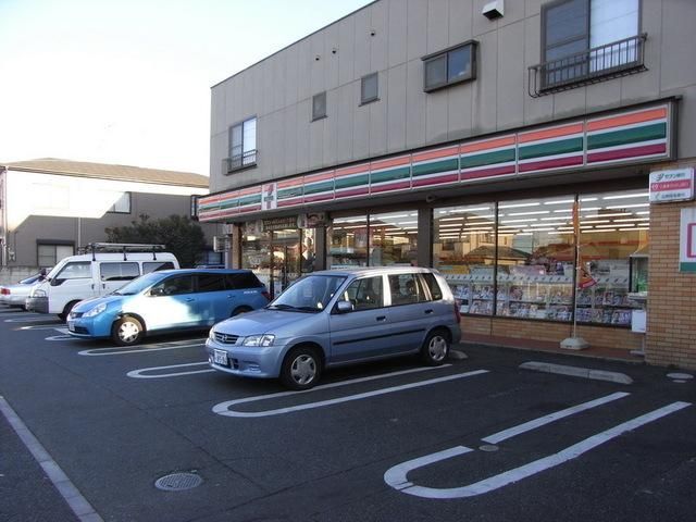 コンビニ　セブンイレブン（コンビニ）まで560m