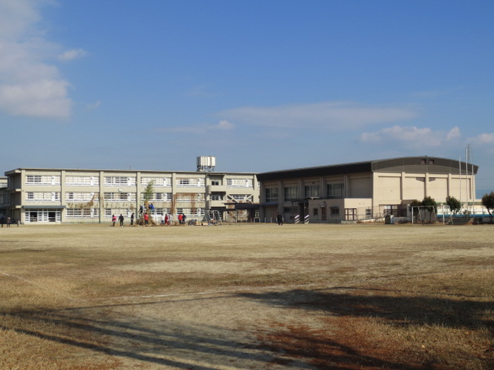 小学校　八幡市立中央小学校（小学校）まで754m