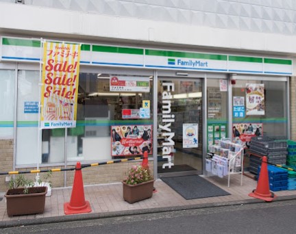 コンビニ　ファミリーマート 妙蓮寺駅前店（コンビニ）まで399m