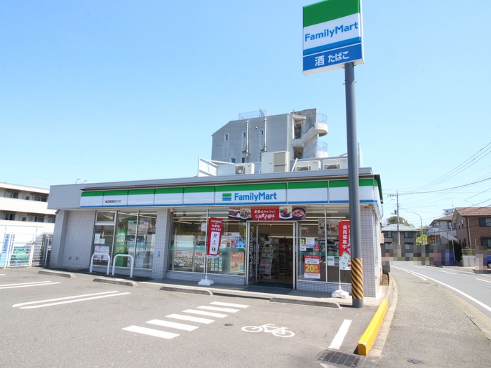 コンビニ　ファミリーマート横浜青葉新石川店（コンビニ）まで200m