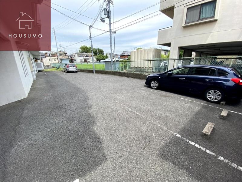 駐車場　駐車場に車を止められます