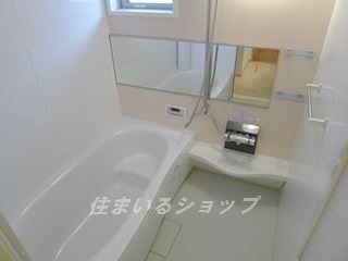バス・シャワールーム　追い焚き機能・窓あり
