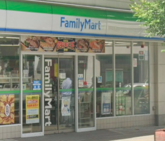 コンビニ　ファミリーマート 江戸堀三丁目店（コンビニ）まで118m