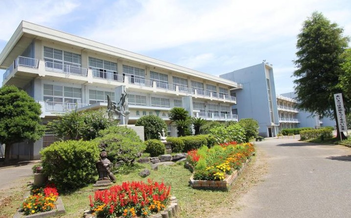 小学校　伊豆の国市立長岡南小学校（小学校）まで649m