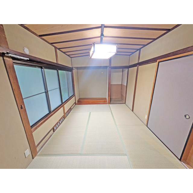 奈良市法蓮佐保山1丁目住宅の居間写真