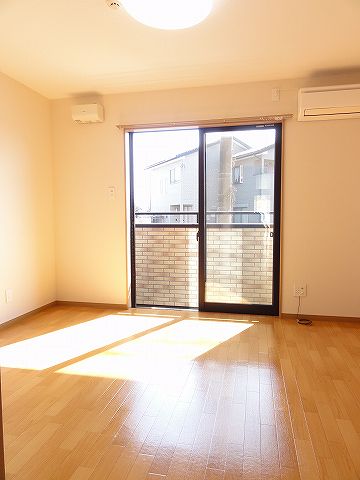 ヴィアーレKITAの居間写真