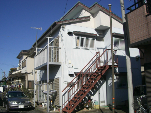 平塚市東八幡のアパートの建物外観