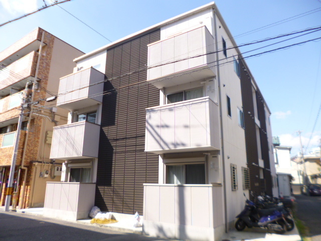大阪市東淀川区相川のマンションの建物外観