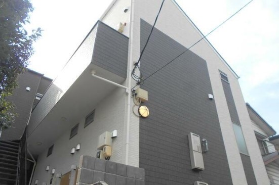 横浜市青葉区すみよし台のアパートの建物外観