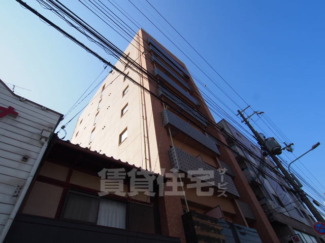 【京都市右京区西院巽町のマンションの建物外観】