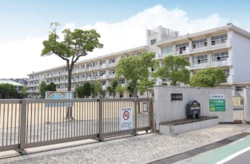 【ｖｉｌｌａ　ｆｏｎｔａｉｎｅの小学校】