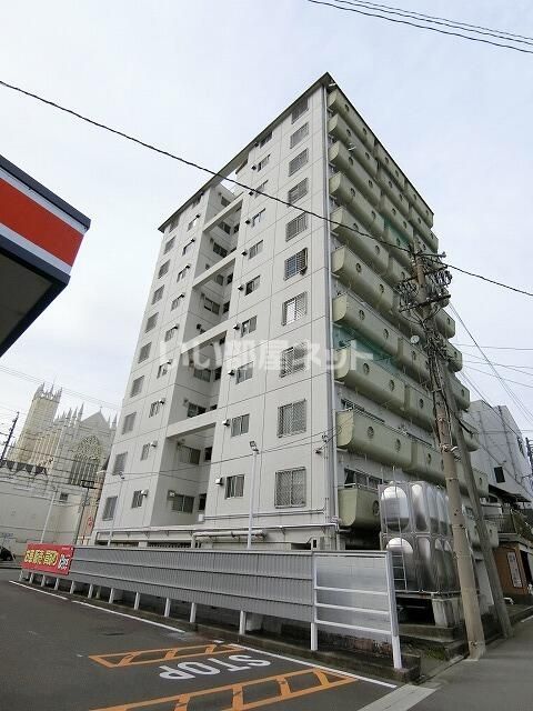 静岡市駿河区津島町のマンションの建物外観